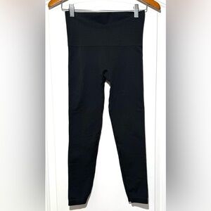 SPANX very black cropped lamn leggings womens M shapewear